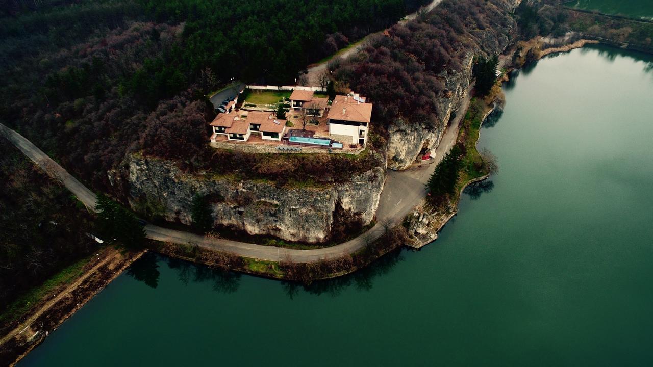 Hotel Villa Kaylaka Плевна Экстерьер фото